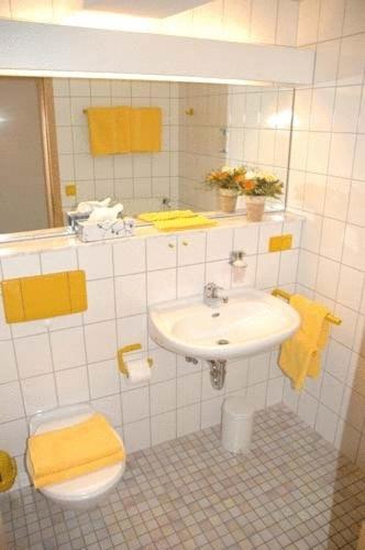 Hotel Pfaelzer Hof, Zum Schokoladengiesser Rodalben Buitenkant foto